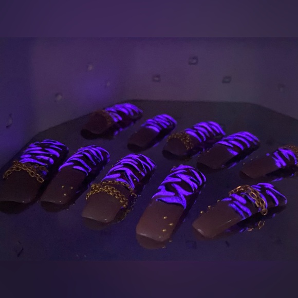 Clawdeen (3 XL duck ) ( GLOW IN THE DARK ) - Picture 10 of 10